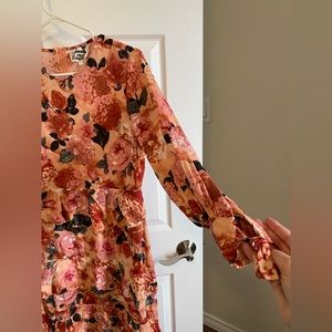 Jaase floral maxi dress, long sleeve with bow detail size small.